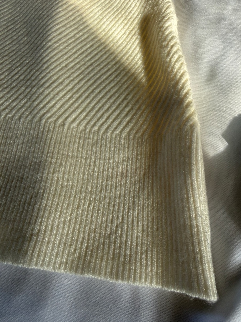 Croft & Barrow Classic Ribbed V-Neck Women's Sweater in Cream - Size Large NWT - Picture 6 of 7